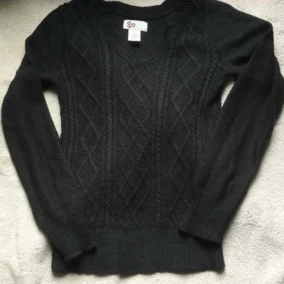 ❄️ Vneck black glitter ✨‎ sweater - Picture 1 of 5